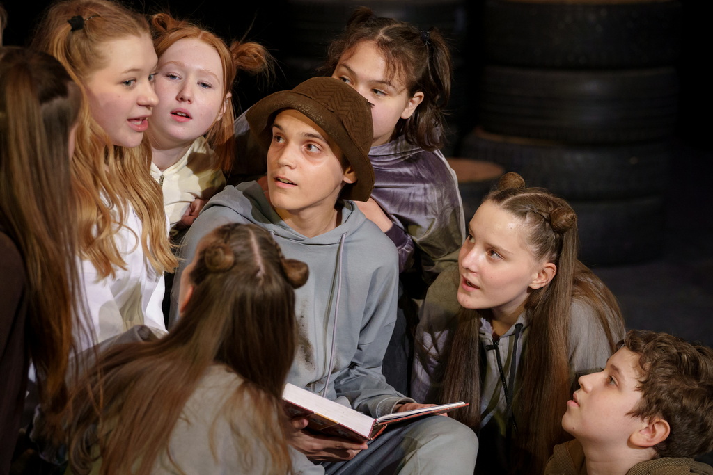 srazu dva teatr 26 4